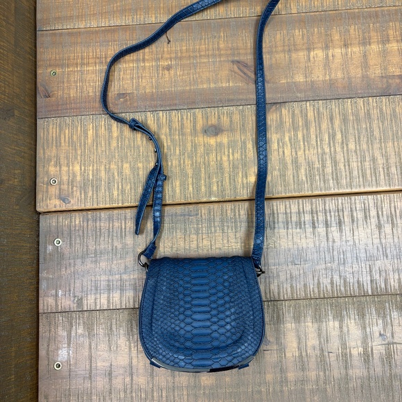 BCBG CROSSBODY BAG NWOT - Picture 1 of 3